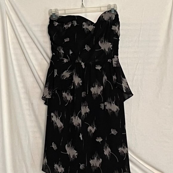 Akualani Dresses & Skirts - Akualani Strapless Black/Gray ‘Party’ Dress Size M*